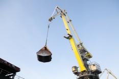 В Мурманском морском торговом порту введены в эксплуатацию новые грейферы