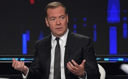 Медведев отправил нормативные акты СССР под «регуляторную гильотину» 